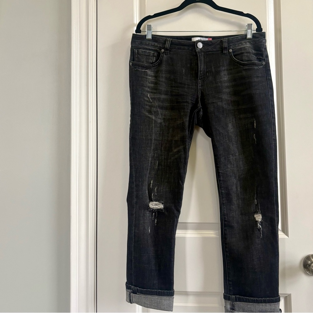SALE! CAbi 💫 EUC Fall 2019 Slim Boyfriend Black Distressed Jeans, Size 6, #3749